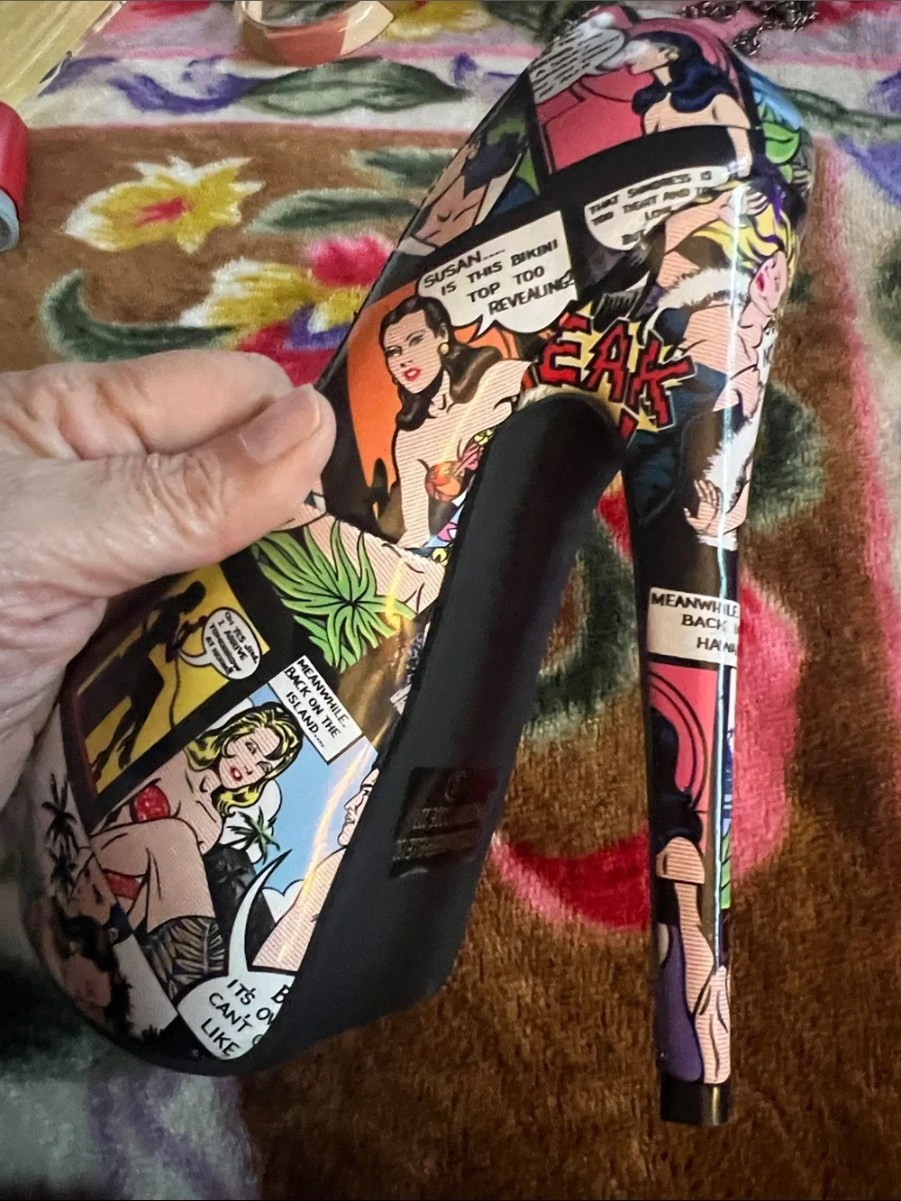 Comic Book Print Patent Leather Stiletto Heel Platform Pumps Size 6 NWT
